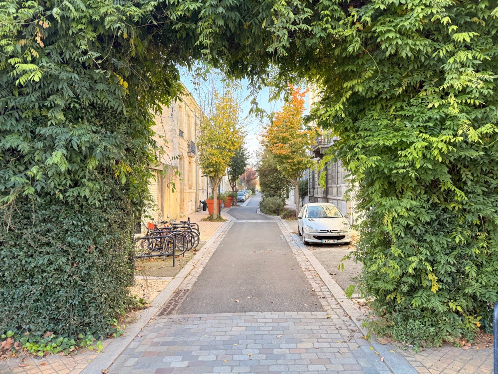 Marquer les entrées de quartier pour créer un effet de porte très lisible