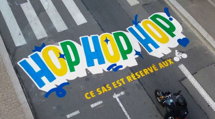 Sécuriser les sas vélo en peignant leur emprise sur la chaussée, et en retirant le petit feu tricolore du bas