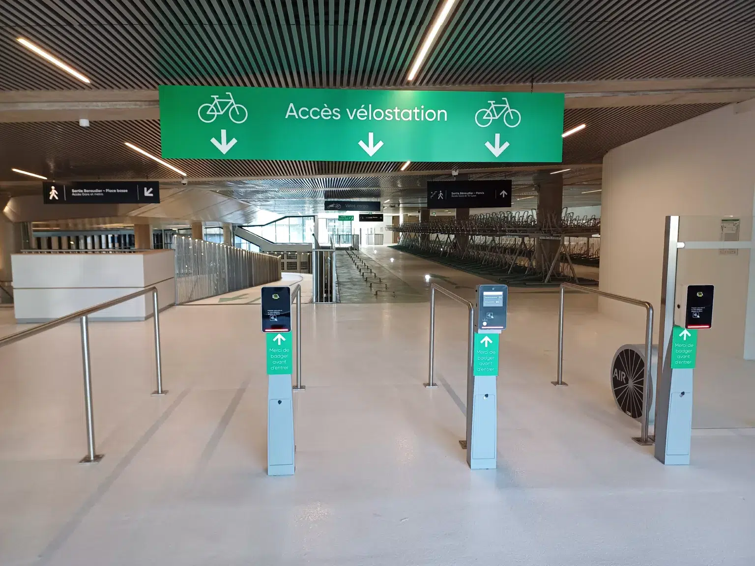 Proposer des stationnements sécurisés, faciles d’accès, et quantitativement adaptés à chaque gare ou pôle multimodal.